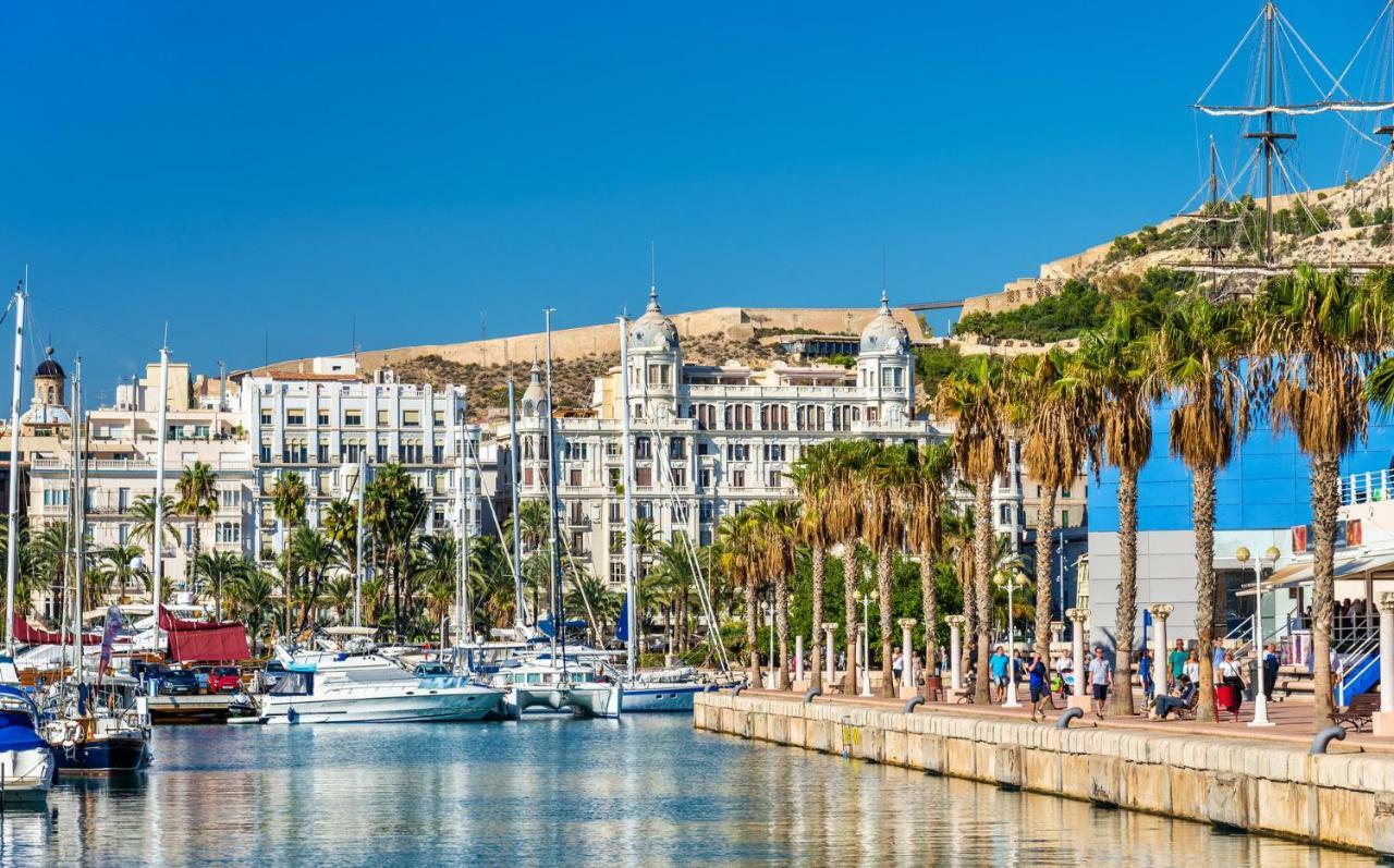 Family And Friends -Alicante Center المظهر الخارجي الصورة